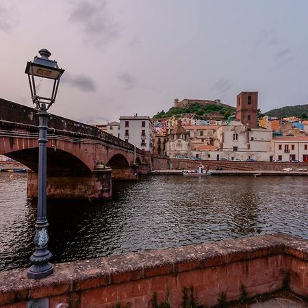 ホテル Palazzo Pischedda ボーザ エクステリア 写真