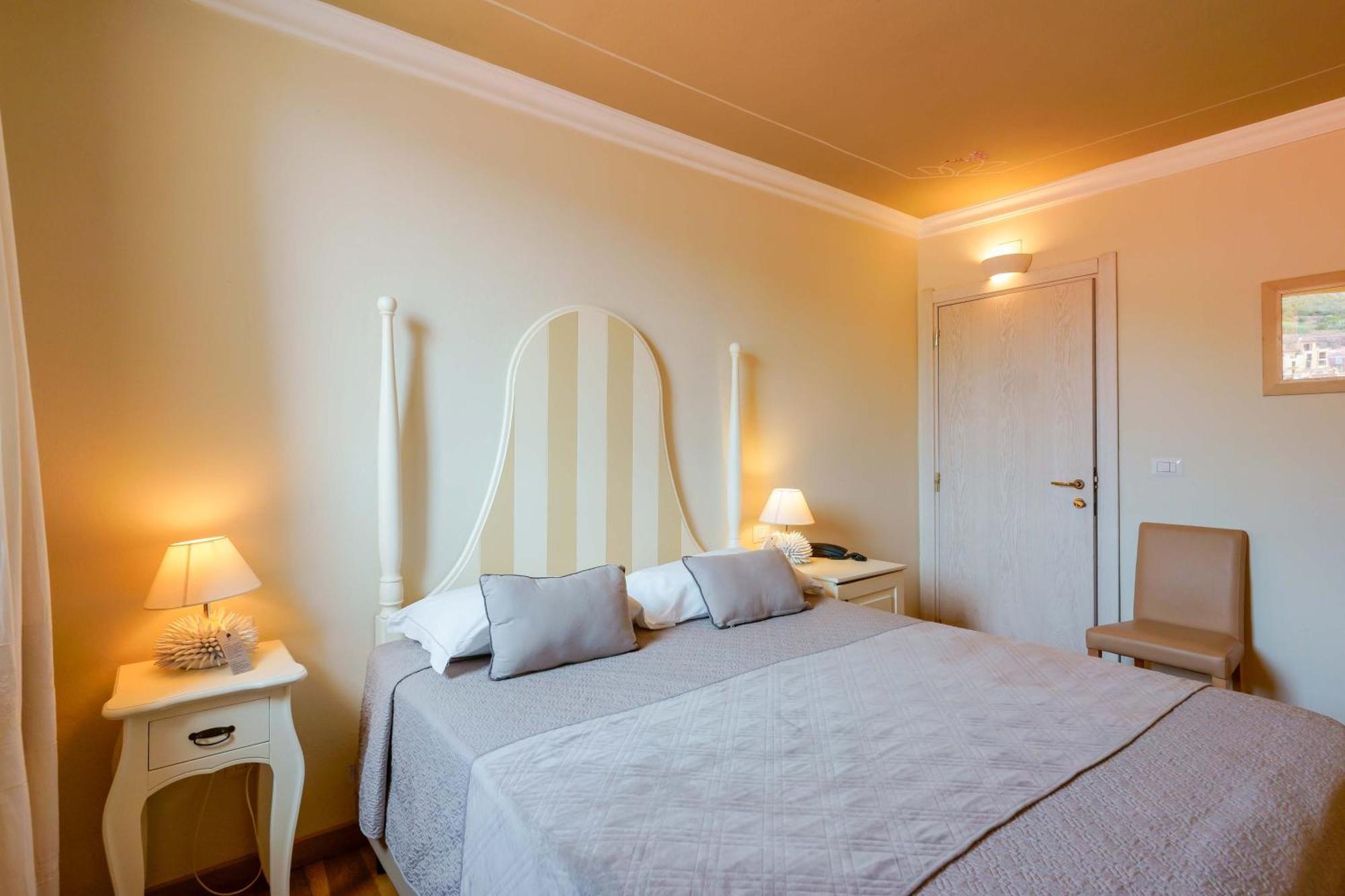 ホテル Palazzo Pischedda ボーザ 部屋 写真