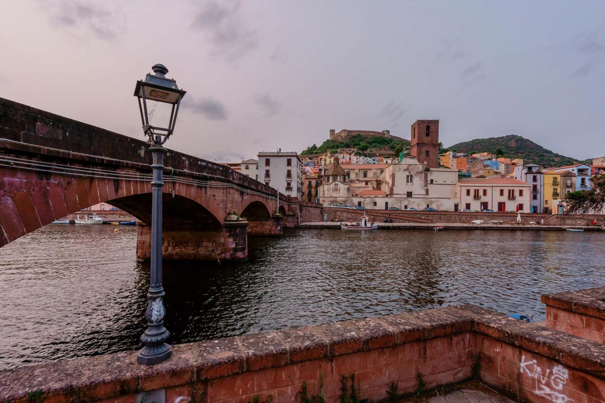 ホテル Palazzo Pischedda ボーザ エクステリア 写真