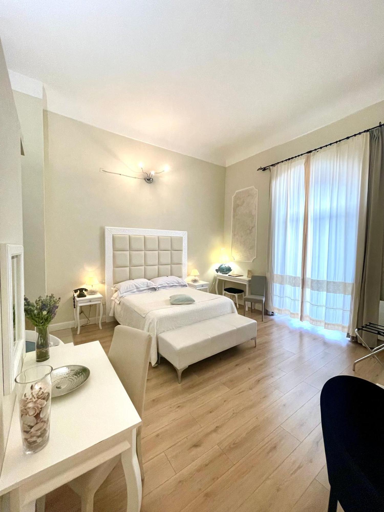 ホテル Palazzo Pischedda ボーザ エクステリア 写真